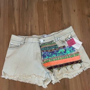 Cute denim shorts with design